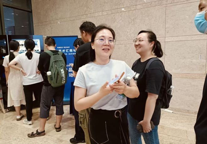 百万英才汇南粤醇香咖啡赋能制造业人才盛会PG电子游戏麻将胡了技诺无人咖啡机闪耀(图2)