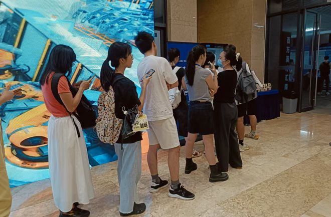 百万英才汇南粤醇香咖啡赋能制造业人才盛会PG电子游戏麻将胡了技诺无人咖啡机闪耀(图5)